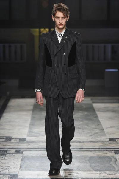 Look 9